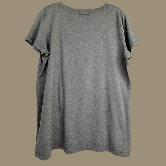 Torrid Graphic Tee Sz 0 La Calavera Skull Rose Gray Dia de los Muertos Goth - Picture 3 of 7